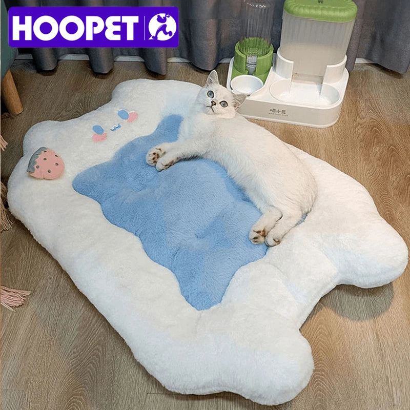 Cat lying on a cloud-shaped pet mat with HOOPET branding in the background.