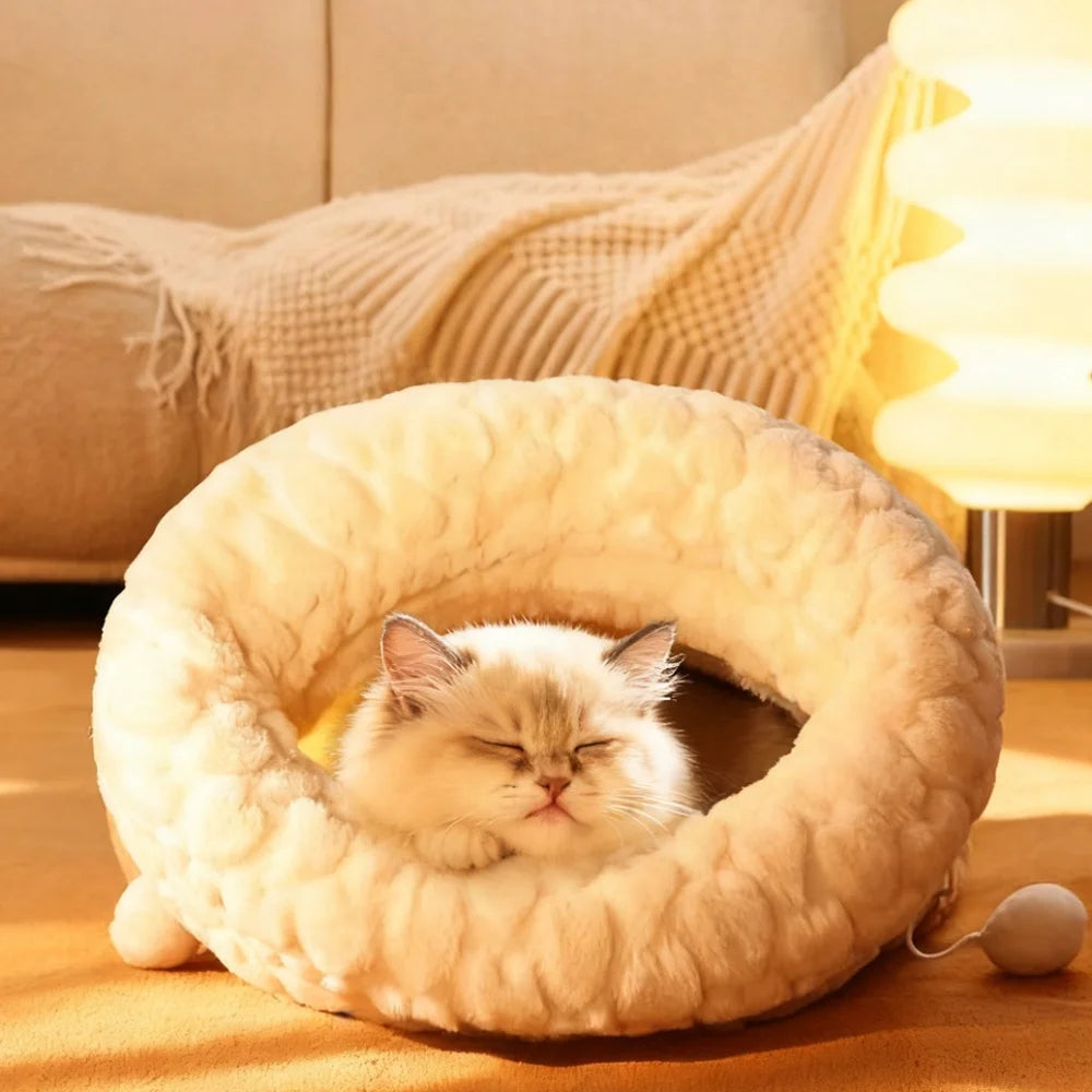 Enclosed Winter Cat Snuggle Bed