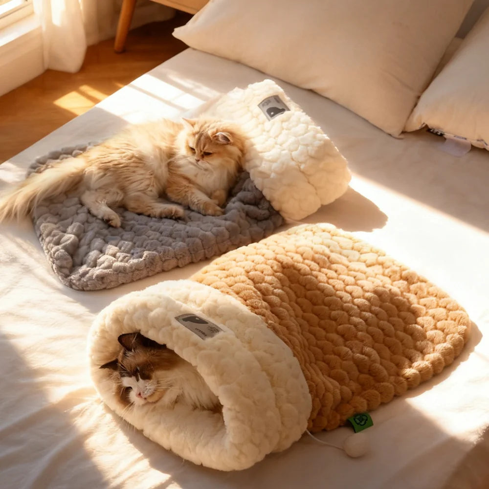 Enclosed Winter Cat Snuggle Bed